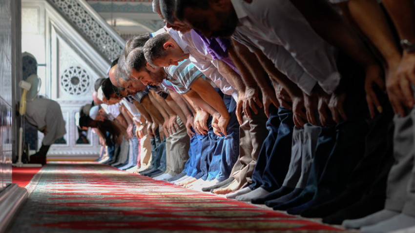 ruku ketika shalat (langit7.id, istock.com)