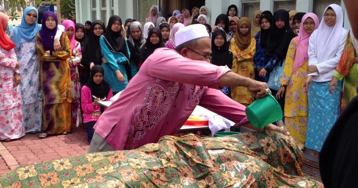 Memandikan Jenazah (Foto bincangsyariah.com)