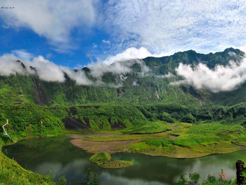 Kawah Gunung Galunggung Tasikmalaya (Foto koropak.co.id)