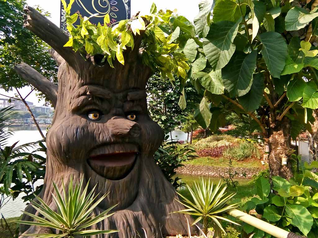 Pohon Bisa Bicara (flickr.com)