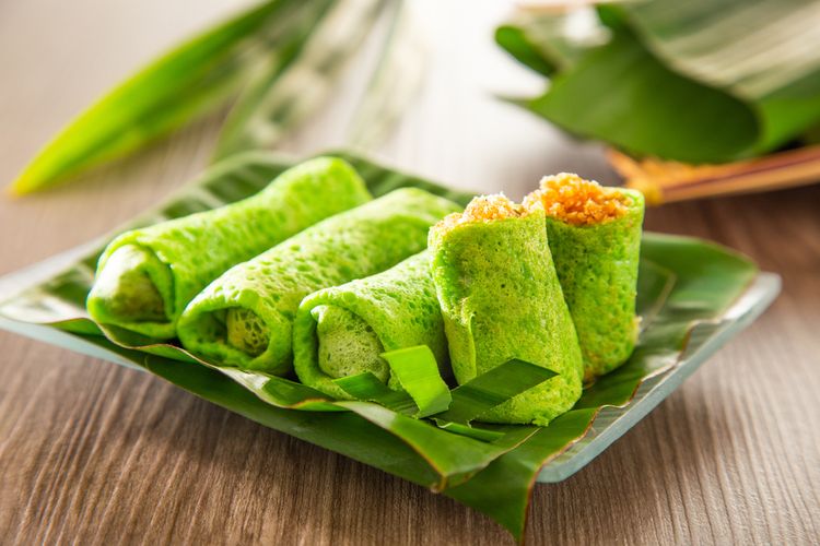 Kue tradisional dadar gulung. (Foto SHUTTERSTOCK, Bored Photography, kompas.com)