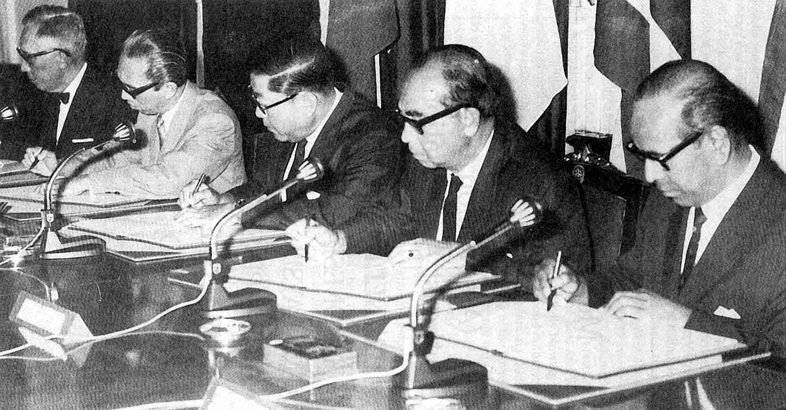 5 negara pertama ASEAN menandatangani pendirian ASEAN 1967 di Bangkok Thailand (elibrary.id)_11zon