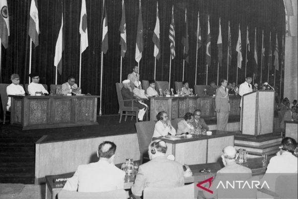 Presiden Soekarno menjadi pemimpin di Konferensi Asia Afrika Bandung 18-24 April 1955