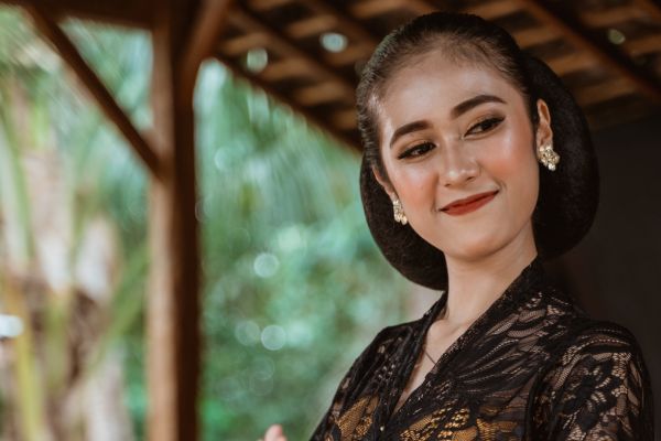 bunga desa adalah gadis yang cantik