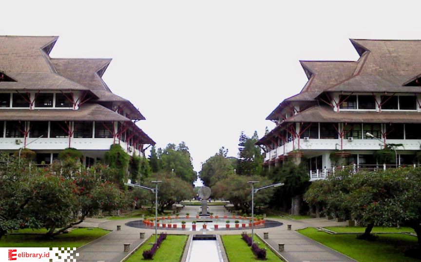Gedung Aula Barat ITB dengan arsitektur kolonial Belanda