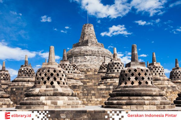 Candi Borobudur adalah candi Budha terbesar di dunia yang ada di Indonesia (elibrary.id).jpg