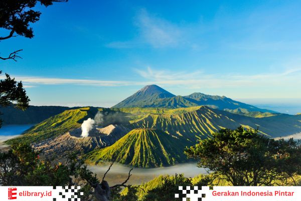 Gunung Bromo Jawa Timur Indonesia – wisata alam, matahari terbit, dan gunung berapi aktif