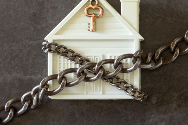 Rumah disita pihak pengadilan